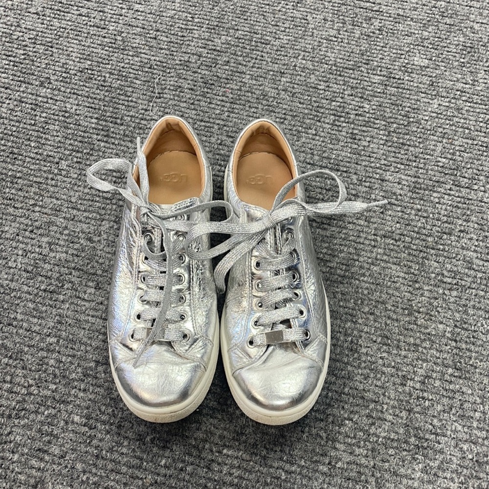Silver UGG sneakers (1865)